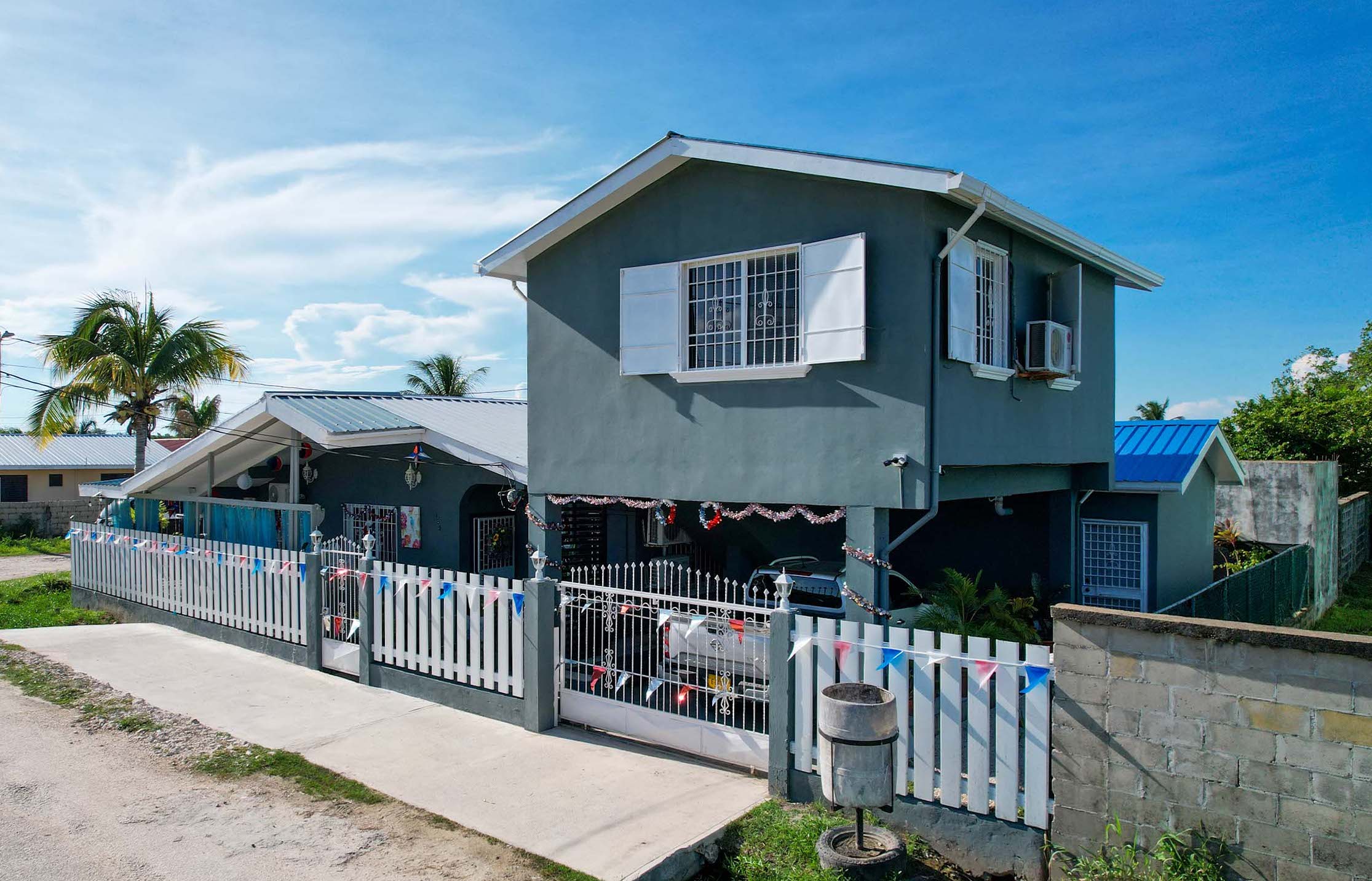 Stunning 3 Bed 3.5 Bath Modern Beauty Nestled in Vista Del Mar • Vista